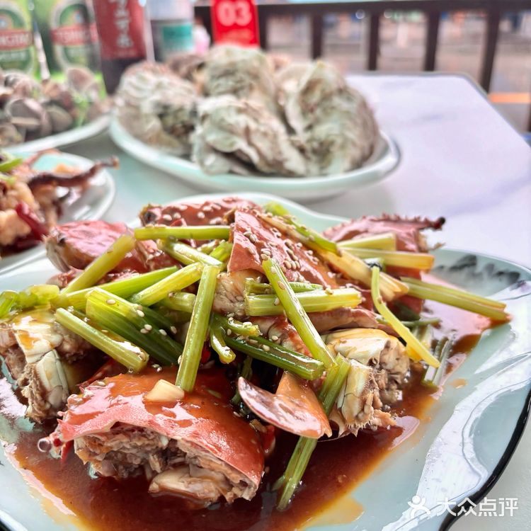 逛完啤酒城，正好来品尝美食啦~