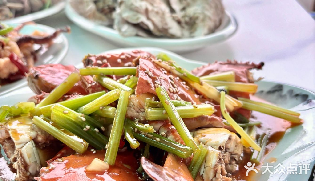 逛完啤酒城，正好来品尝美食啦~