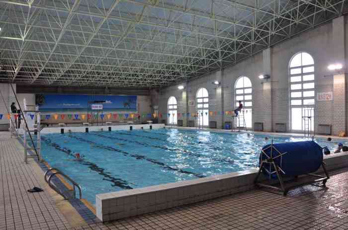 小海豚国际游泳俱乐部(舒兰路店)-"教练教的很垃圾,都不下水的,而且还