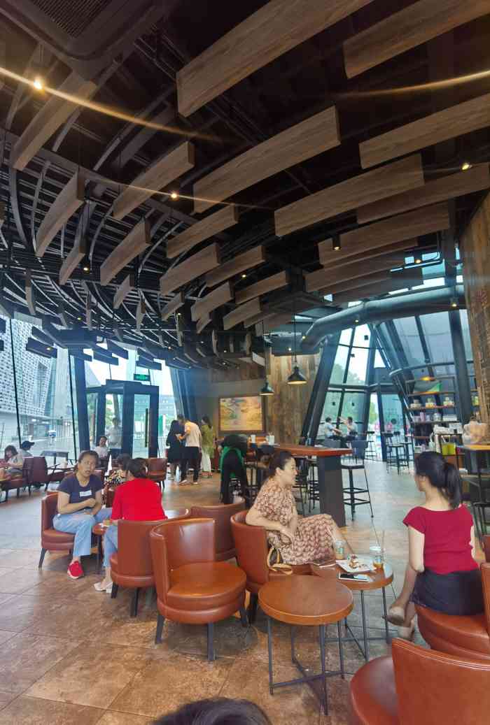 星巴克(洛阳泉舜店)-"听说星巴克加桃花,喝了它能有一年的好运气.