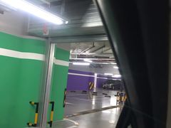 -白玉兰广场停车场