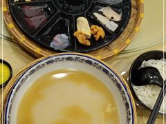 -老国贸云南传统过桥米线(滇池店)