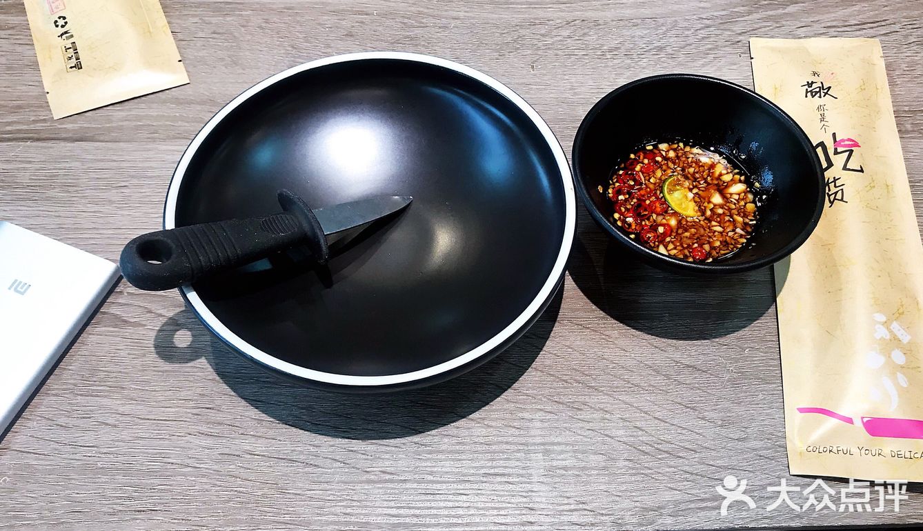 有点无聊，店里有个电视可以看维密秀