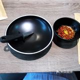 有点无聊，店里有个电视可以看维密秀