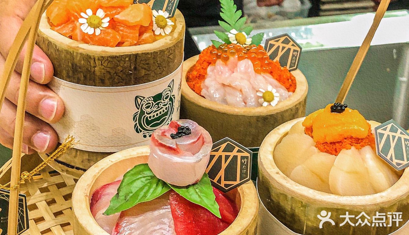 没人能拒绝这碗满满刺身的竹筒饭！没有人！