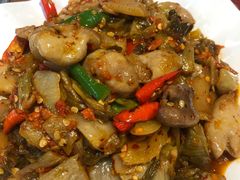 酸菜炒肥腸-辣妈 川湘小馆