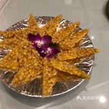 菜品价格合适 有包间 环境很好 菜单也有英文