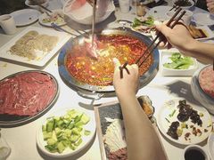 -茅草房·河畔园林火锅