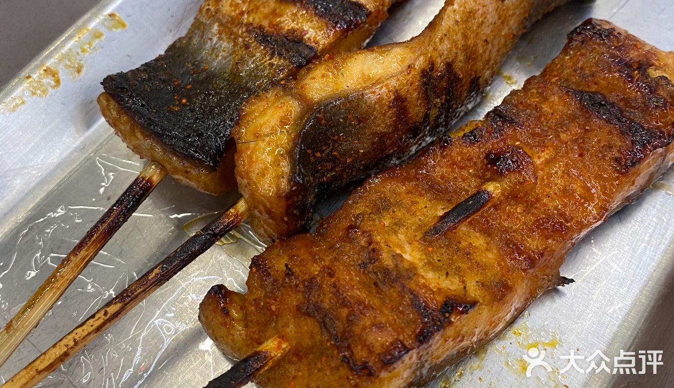 工业风海鲜宵夜大排档