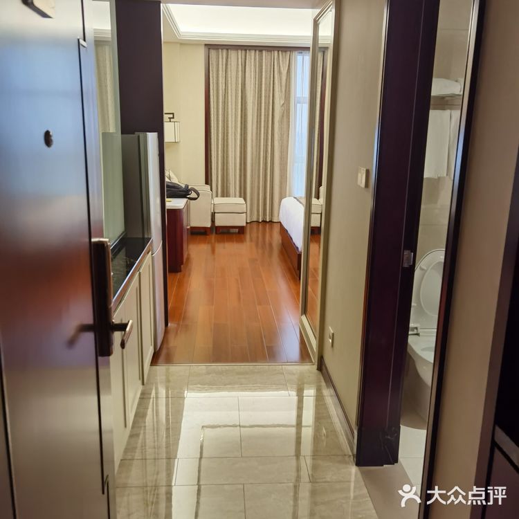 地下室有车位（住宿完领停车券）