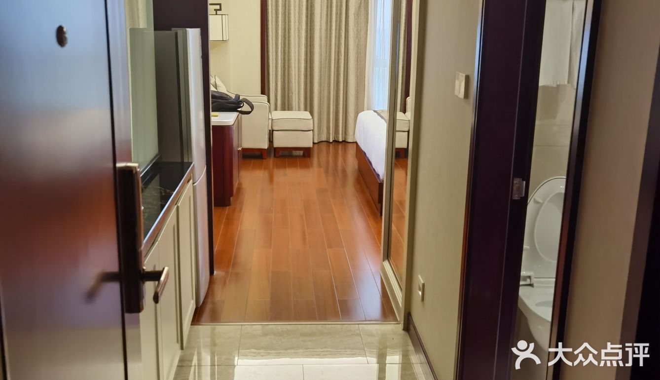 地下室有车位（住宿完领停车券）