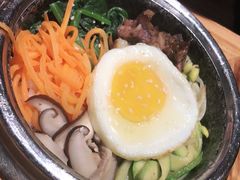 牛肉拌饭-明洞阿姨·韩式酱蟹烤肉·创意料理(三元桥店)