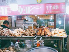 -布尔津河堤夜市