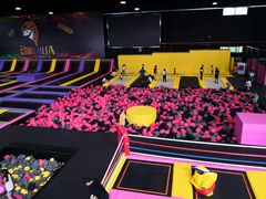-嘿哟动霸CHUA·新潮玩运动娱乐中心·蹦床滑冰团建乐园