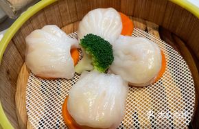 Pink Shrimp Dumpling Royal