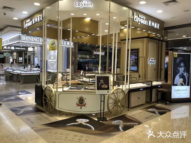 浪漫求婚大作战的必备礼物，抱的女神归
