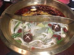 -重庆爽翻天老火锅(临平万达广场店)