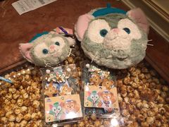 -小镇影院迪士尼小熊Duffy与他的朋友合影地