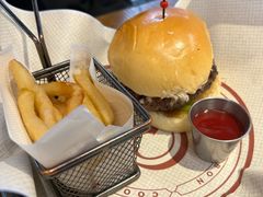 -BOURBON 玻本美式餐厅酒吧(虹桥新天地店)