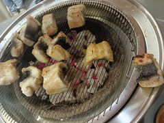 -围炉肉舍•炭烤活鳗•丹东海鲜烤肉(步行街店)