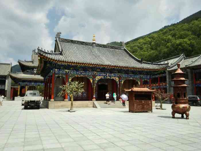 大文殊寺"选在休息日游五台山文殊寺,雾气茫茫,还飘.