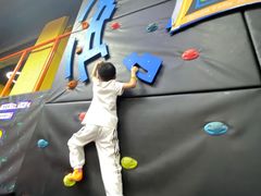 -爱蹦iBOON蹦床运动馆(江汉店)