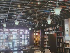 -钟书阁(松江泰晤士小镇店)