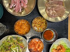 -臻牛烤肉