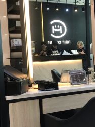 -HAIR CORNER