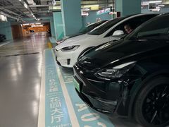 -环球港-停车场