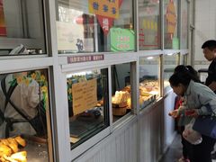 面包甜点陈列柜-燕风楼烤鸭店(建设总店)