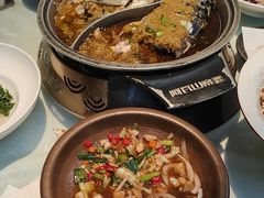 -阿瓦山寨·湘菜现炒·剁椒鱼头王(咸阳总店)