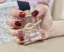 -爱美睫美甲会馆