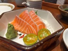 三文鱼刺身-8PINTS八品脱·日料·烧鸟·精酿小酒馆(莘庄店)