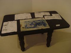 陈逸飞构思油画《占领总统府》时所用的桌子-上海油画雕塑院