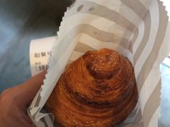 海盐焦糖牛角包-来回·咖啡(天河南店)