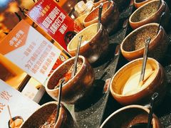 自助调料区-呷哺呷哺(万达新世界店)