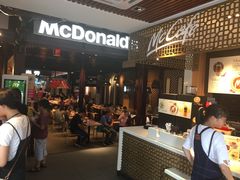 等位区-麦当劳(南后街店)
