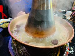 -果松木炭酸菜铜火锅·外婆参鸡汤