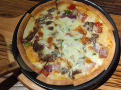 匈牙利牛肉披萨-YAFEE雅菲·粤菜·湘菜·融合菜(魏公村店)