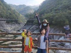 -燕子河大峡谷天坑仙境