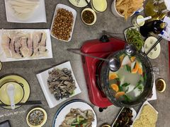 -墨脱石锅椰子鸡•香草鸭•东山羊(大东海店)