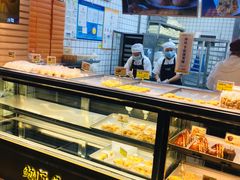 面包甜点陈列柜-鲍师傅糕点(江苏路店)