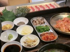 -围炉肉舍•炭烤活鳗•丹东海鲜烤肉(步行街店)