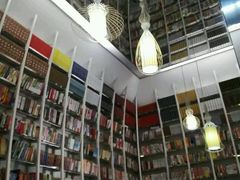 -钟书阁(松江泰晤士小镇店)