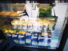 面包甜点陈列柜-陈多多·豆腐奶茶(沙湾路店)