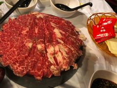 安格斯牛肉-鲜入围煮花胶鸡海鲜火锅