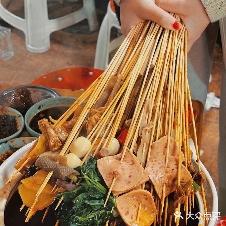 有幸见到了庾记老板本人，串串+冒兔腰真的忒好吃喽