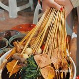 有幸见到了庾记老板本人，串串+冒兔腰真的忒好吃喽