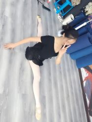 -单色舞蹈